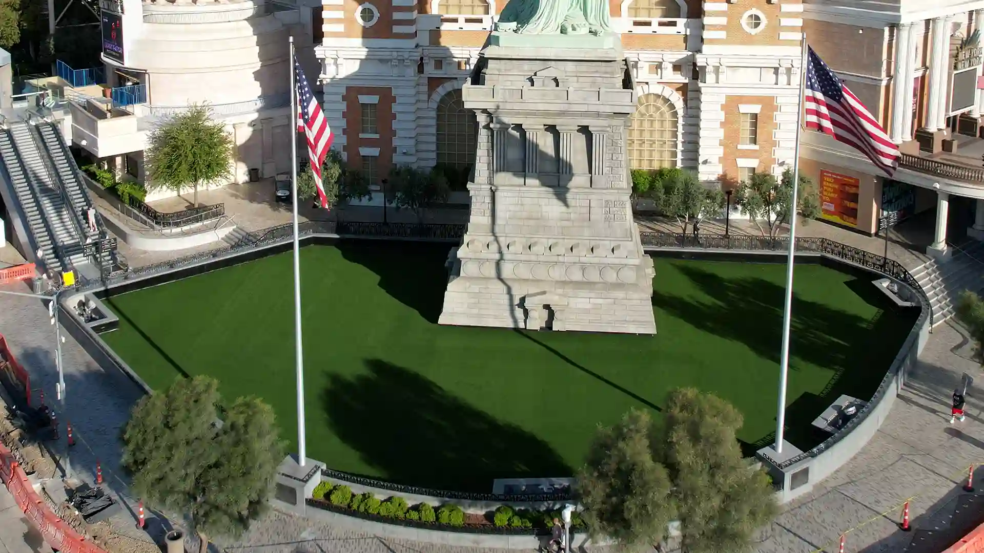 SYNLawn artificial grass in front of the Las Vegas Statue of Liberty Replica at New York NY Casino image of SYNLawn artificial grass at the world famous New York New York Casino Statue of Liberty Replica Statue