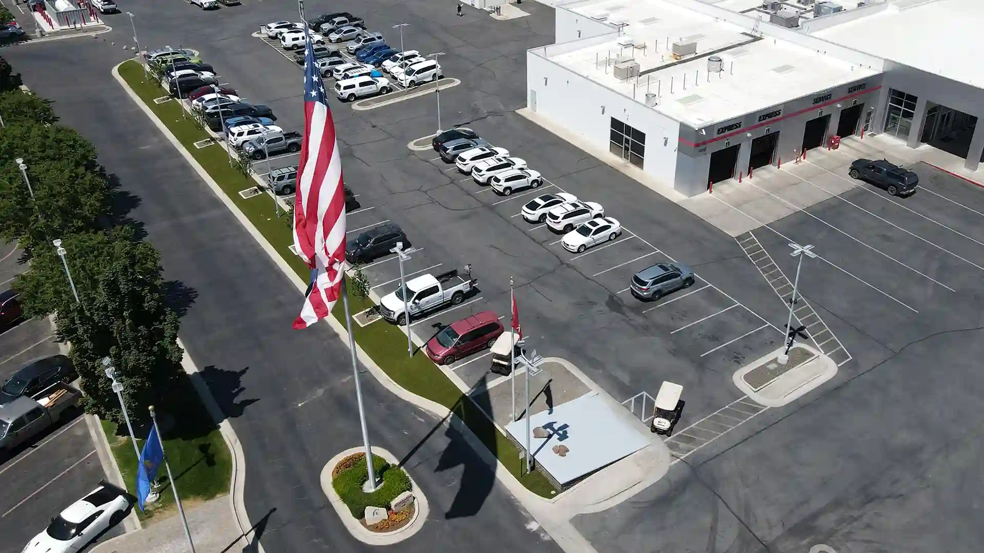 SYNLawn artificial grass at Edmark Toyota in Nampa Idaho image of artificial grass medians and landscaping at Edmark Toyota car dealership at Edmark Toyota in Nampa Idaho