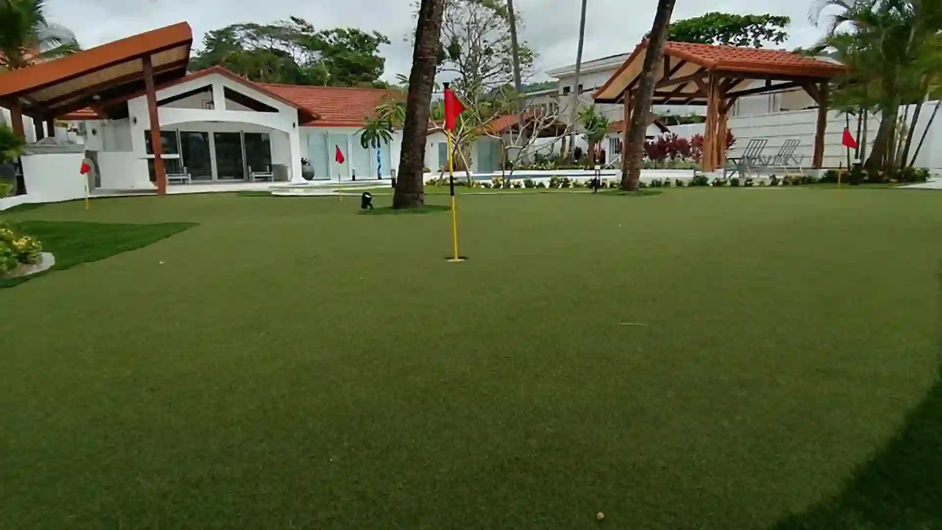 SYNLawn artificial grass private oceanside custom putting green in Jaco Costa Rica image of syn lawn artificial grass oceanside putting green in Jaco Costa Rica